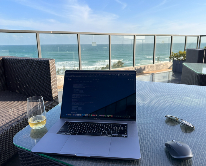 老易可以远程办公，带家人去旅游