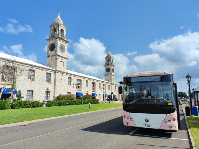 　　运营在百慕大的金旅客车