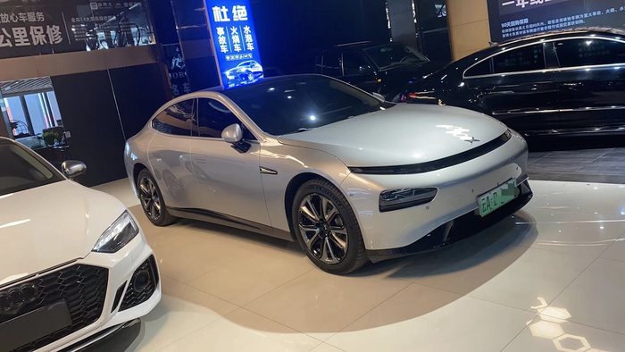 王明车行待售的二手小鹏P7 图片来源：王明提供