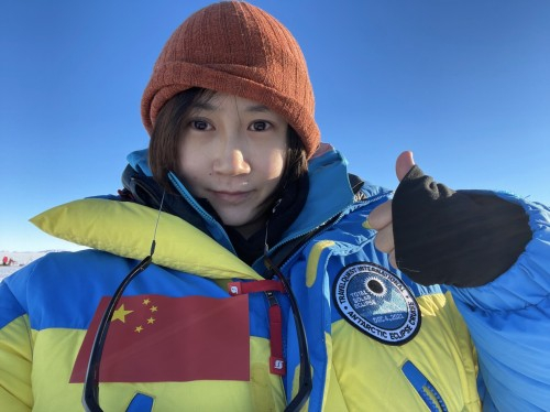 　　在南极拍摄日全食的叶梓颐