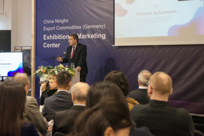 　　德国联邦经济发展和对外贸易协会主席舒曼先生