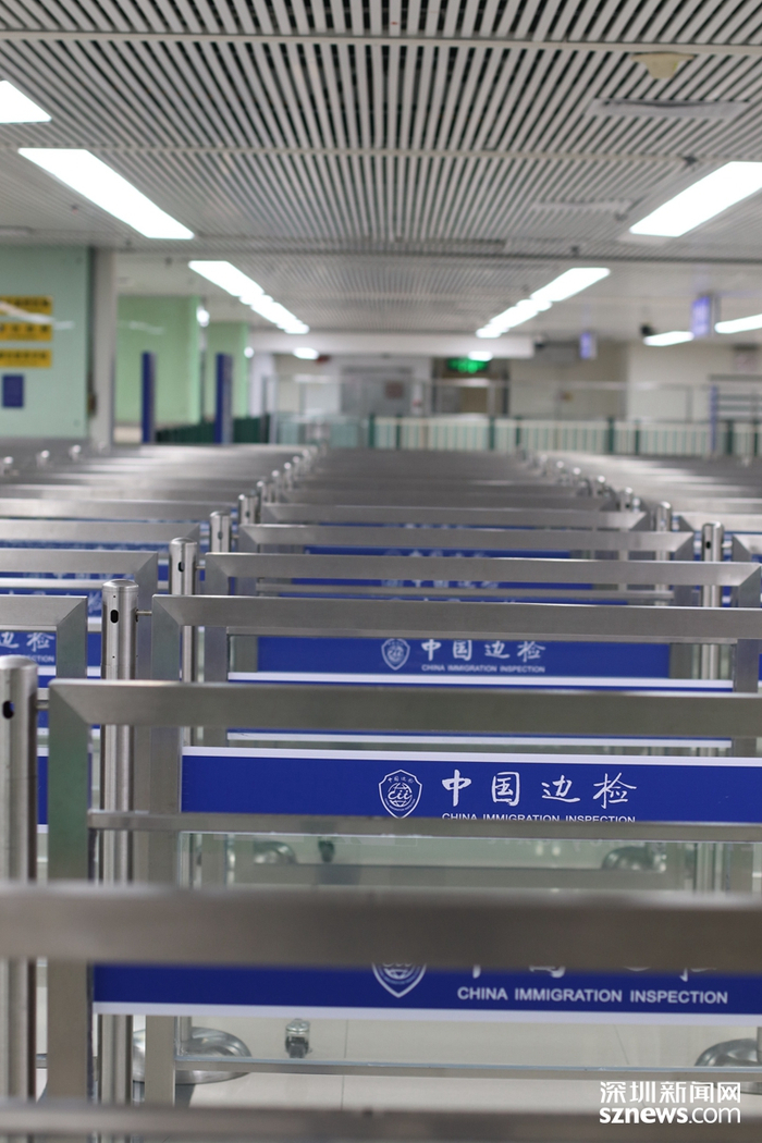 通关通道。（张玲 摄）