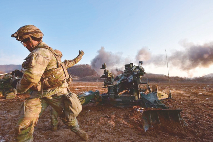     俄乌冲突爆发后，北约不断对乌军援拱火引战，图为援乌的M777火炮（资料图）