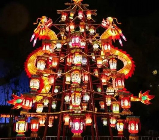 亮灯时间：每天17:00-21:00，2月5日结束