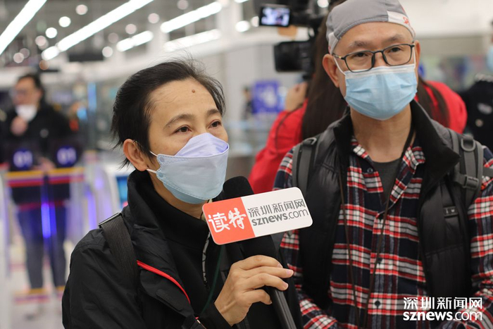梁先生和罗女士从香港经皇岗口岸入境深圳，大赞通关顺畅。（张玲 摄）
