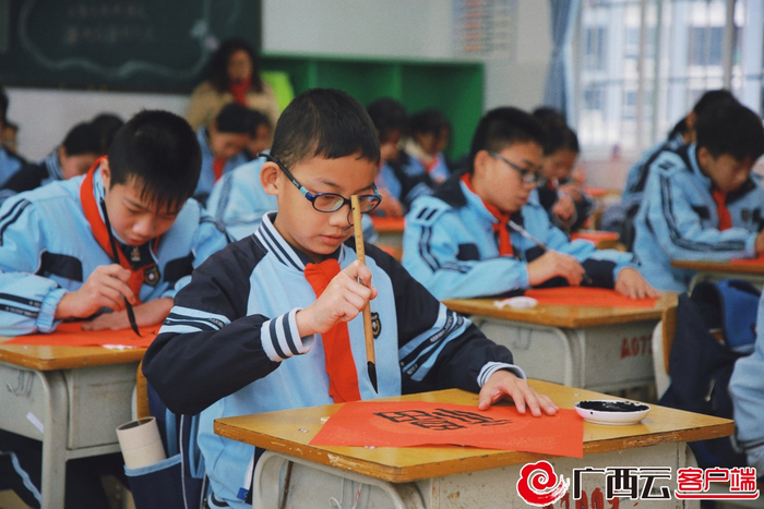 南宁市翠湖路小学学子参加“礼、数、御、射、乐、书”快乐新春嘉年华活动。 南宁市翠湖路小学供图