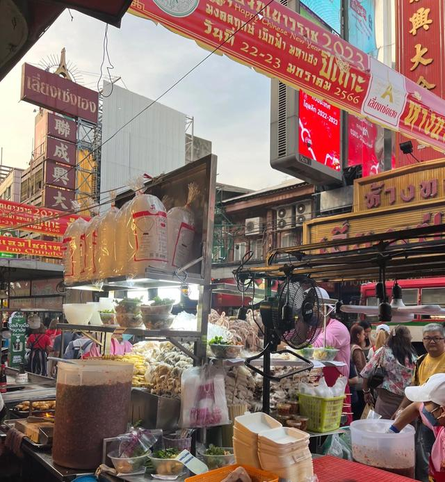 在曼谷的中国城，楚瑶和来自世界各地的游客一同度过中国的农历新年。受访者供图