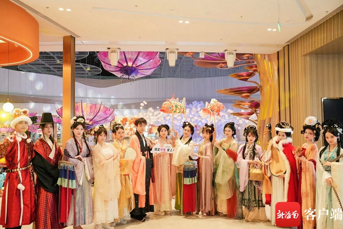 　　汉服巡游。cdf海口国际免税城供图