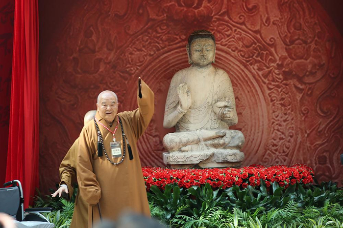 ▲2016年4月30日，“星云大师捐赠北齐佛首合璧入藏暨一笔字书法展开幕仪式”在河北博物院隆重举行。图/IC photo