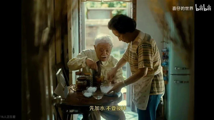 图片截取自微电影《老杜》