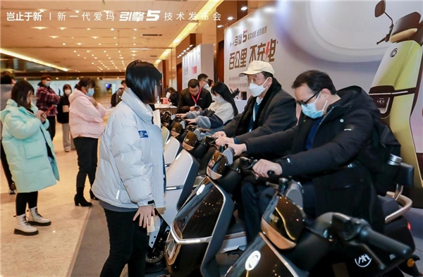 　　图:百家媒体试驾体验爱玛指挥官2023