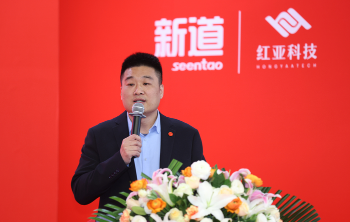 　　郑洪滨致辞