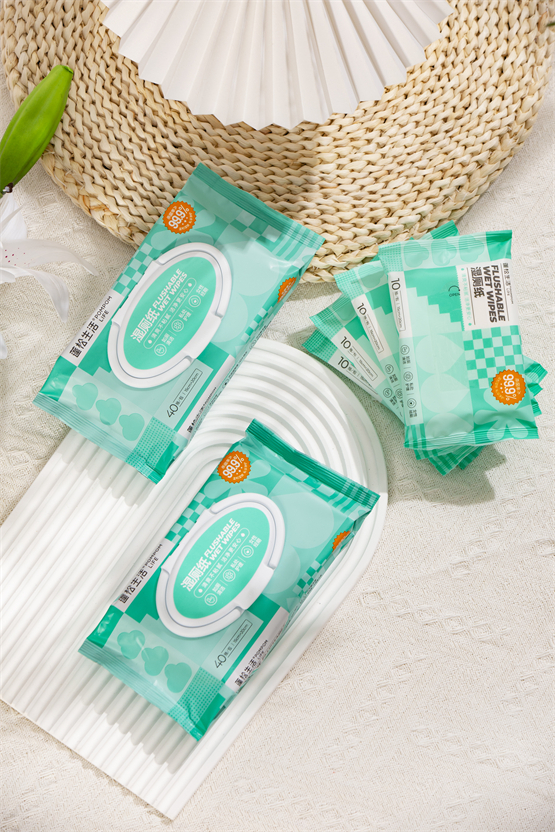 　　蓬松生活湿厕纸