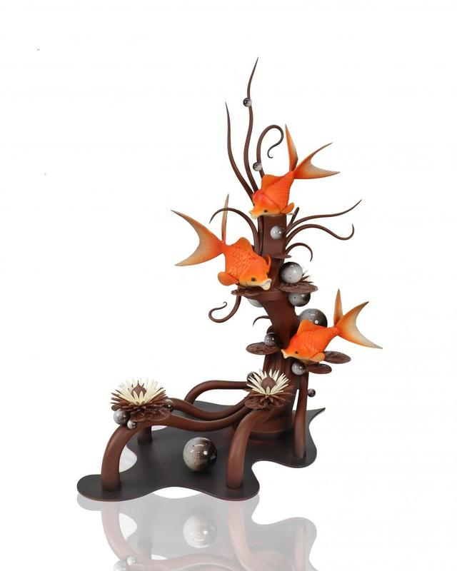 ▲赵凯的巧克力雕塑《鱼乐江南》。图片来源/受访者供图