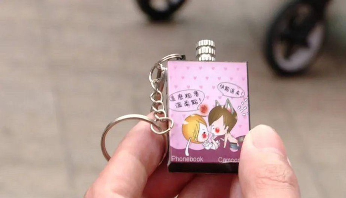 ↑涉事文具店售卖的钥匙扣