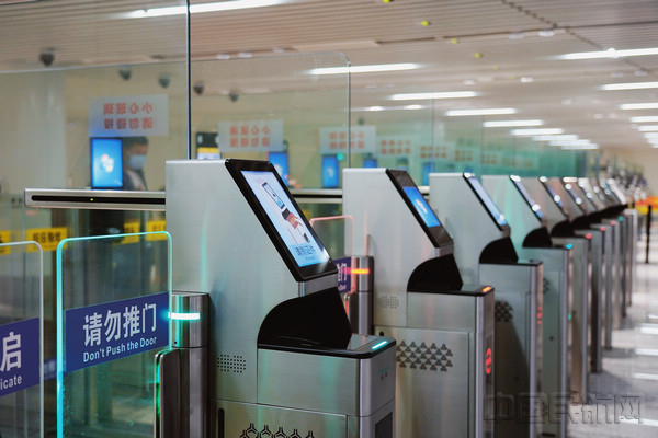 入境边检旅客自助查验通道