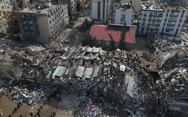 ▲ 这是2月7日在土耳其南部卡赫拉曼马拉什市市中心拍摄的震后景象（无人机照片）。图/新华社