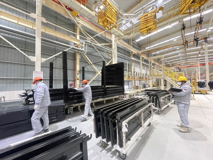 2023年1月31日，湖北省十堰市东风新工厂生产车间工人正在作业&nbsp;视觉中国图