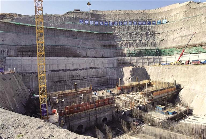 榆林黄河东线马镇引水工程，目前全线建设进入快速施工阶段。记者 周明摄