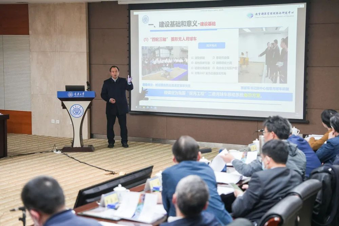 ▲2月7日，重庆大学，重庆大学先进技术研究院院长谢更新介绍协同创新中心建设方案。记者 谢智强 摄/视觉重庆