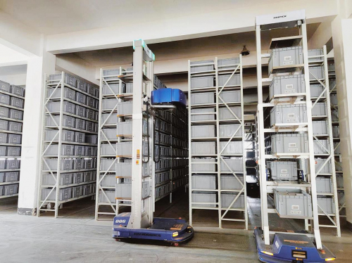 　　图：智能化仓储机器人系统