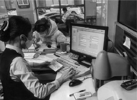 　　近期，全国多地首套房贷利率下调，提前还房贷申请增多。辽沈晚报记者 王迪 摄