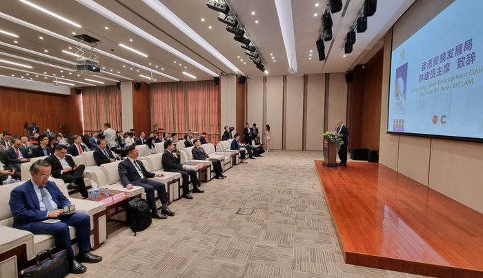 香港特别行政区代表团与中阿产能合作示范园进行交流