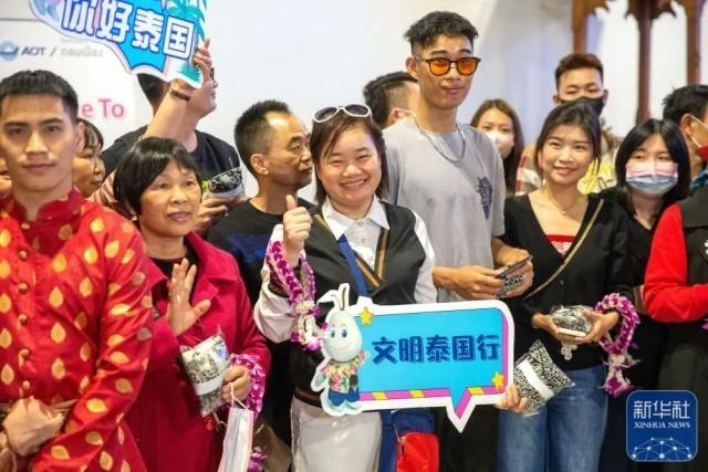 2月6日，中国游客抵达泰国曼谷廊曼国际机场。新华社记者 王腾 摄