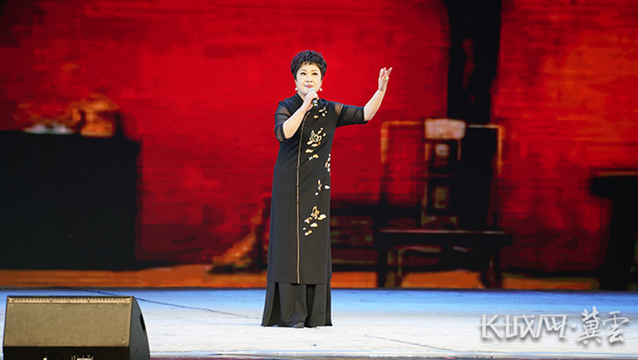 石家庄市京剧团演员赵玉华演唱京剧《红灯记》选段。长城网·冀云客户端 许晓星 摄