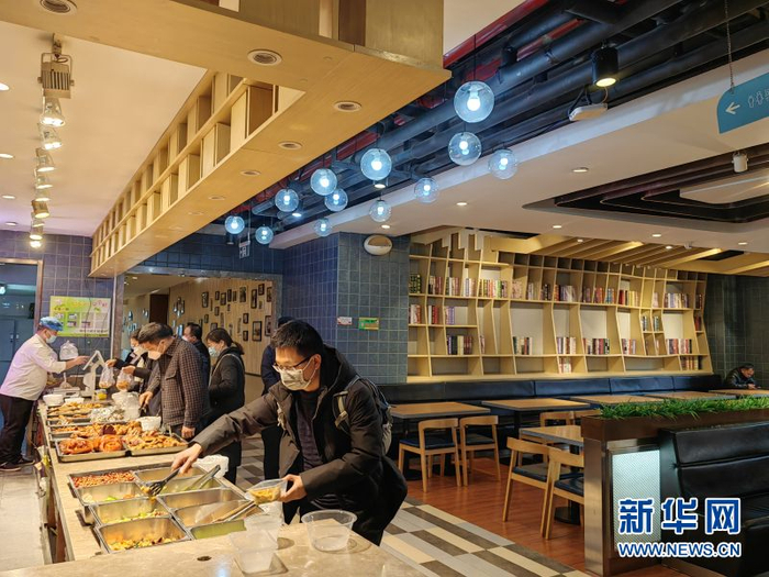 这是中铁·第壹国际大楼为入驻商户打造的餐厅。新华社记者 张斌 摄