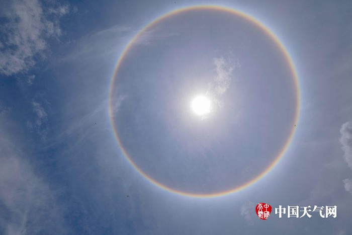 日晕现象（图片来源：中国天气网）