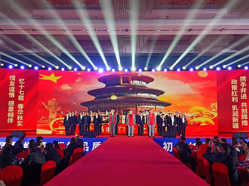 　　那拉集团西安总部代表团精彩节目《歌唱祖国》