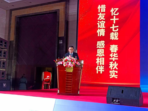 　　那拉集团乳品研发部总工程师、新疆军农乳制品研究院院长、哈萨克斯坦那拉哈驼乳业厂长杨平生发言