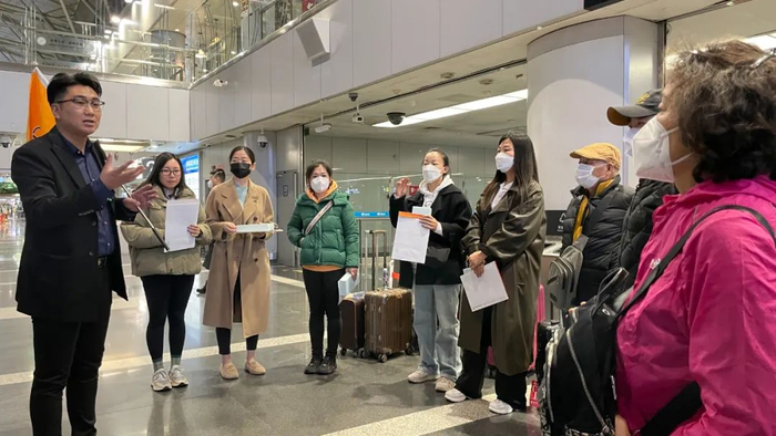 泰国首发团领队 盛毅 | 为游客讲解出发注意事项