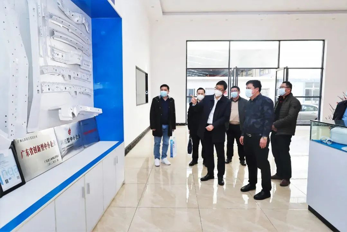 △肇庆高新区招商小分队拜访广州宏辉模具有限公司。王振宇 摄