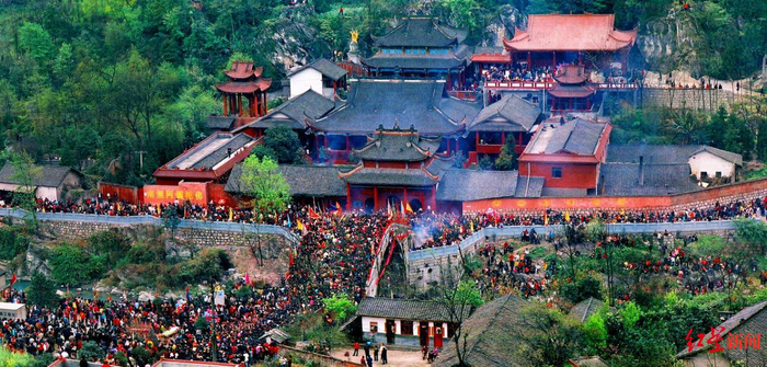 ↑往年雎水踩桥盛况