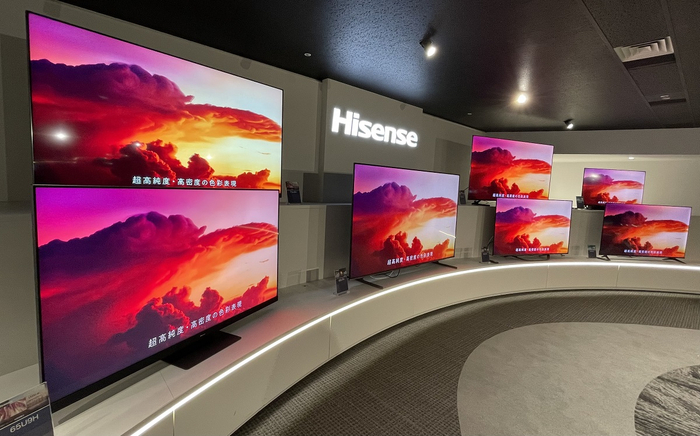 日本东京都川崎市，海信日本公司展厅展出的电视产品。