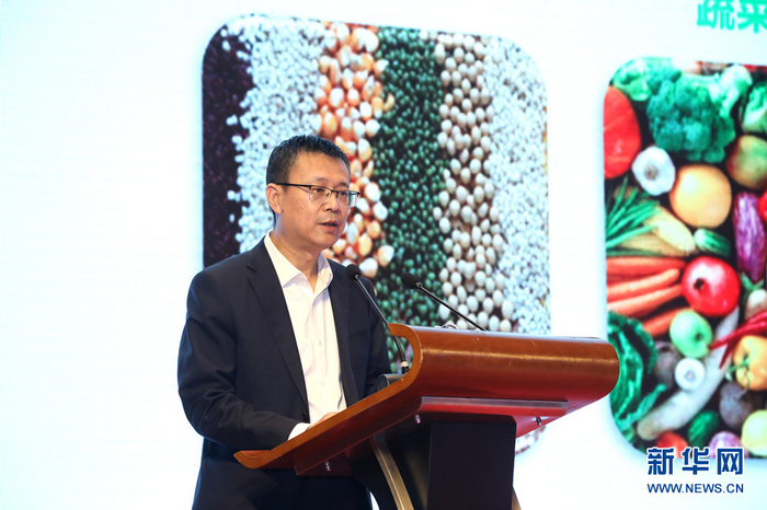 活动现场，沈阳市农业农村局局长王政宇对沈阳市农业优势产业进行推介。