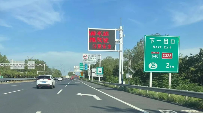 30米内的路上，有十几个标志的图（受访者供图）