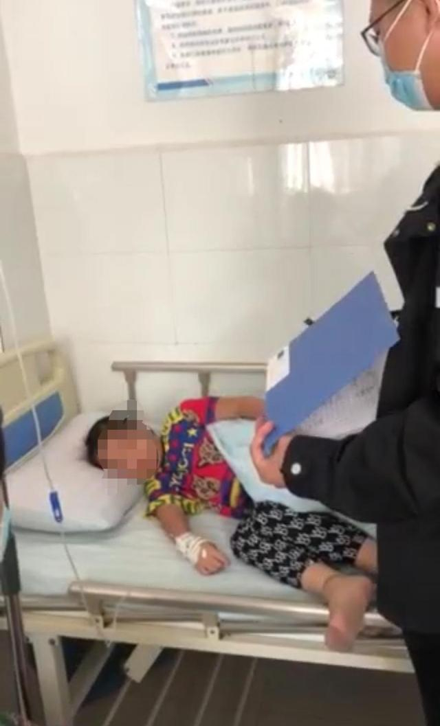 ↑卢先生女儿住院时的照片 受访者供图