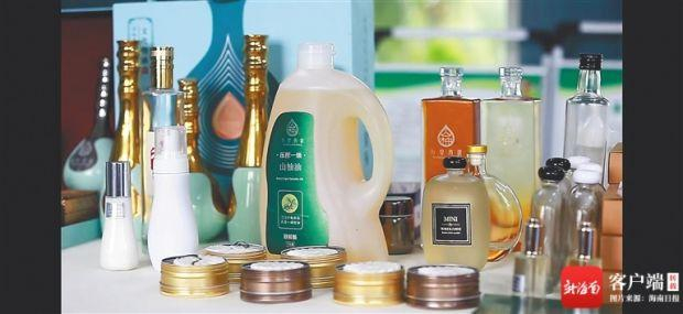 各种山柚油产品。见习记者 谢式伟 摄
