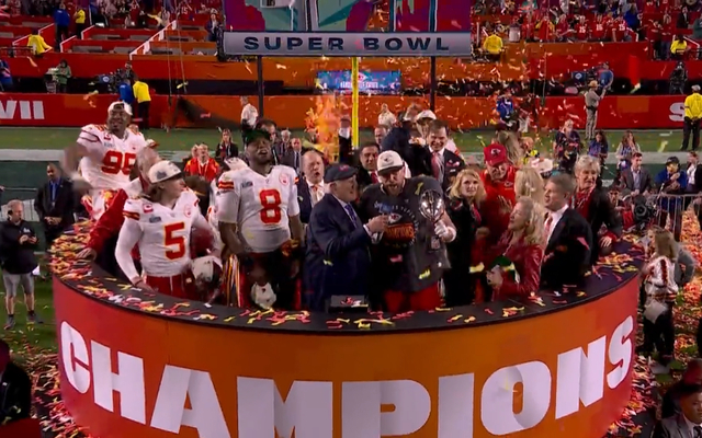 酋长在马霍姆斯的率领下逆转夺冠。  视频截图