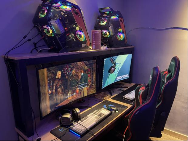 ▲资料图：某电竞酒店中的上网设备。新京报贝壳财经记者 覃澈 摄