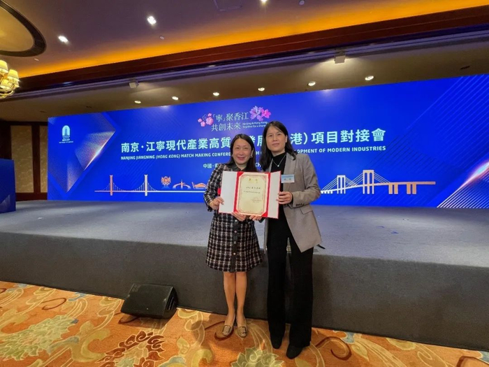 图为安永香港及澳门地区主管合伙人李舜儿（左）及安永会计师事务所审计服务合伙人林扬（右）