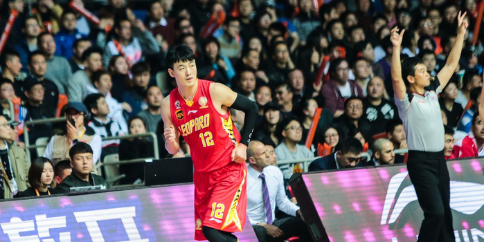 球迷热议湖人赛季转折点认为三月赛程成关键考验