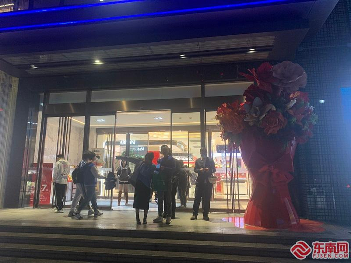 商场营造情人节氛围。东南网记者卢金福 摄