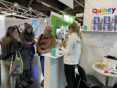 （图注：纽伦堡国际玩具展蓝宙展厅现场图）