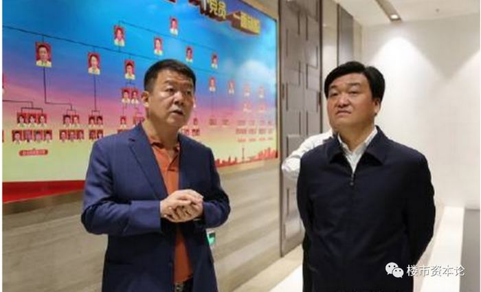 郑鹏（左）马文革（右）