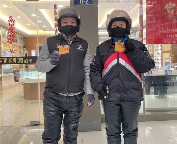 　　胡育串、李进秀夫妇