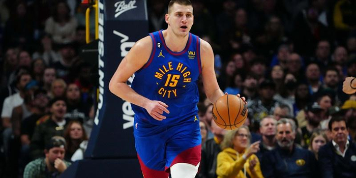 雄鹿与掘金激战正酣